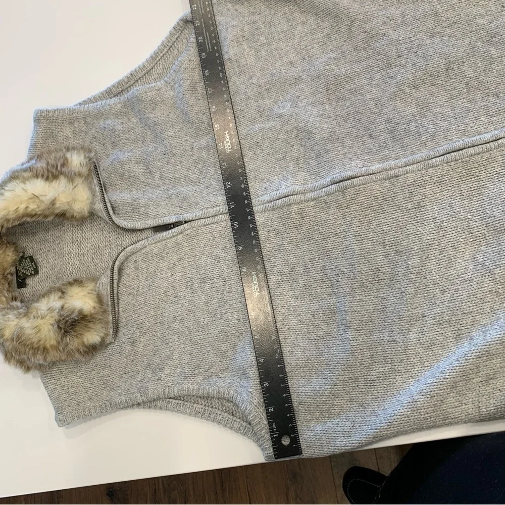 Eddie Bauer grey wool blend zippered vest sweater with faux fur collar. Size XXL